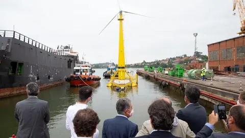 Botadura de la plataforma en las instalaciones de Astander