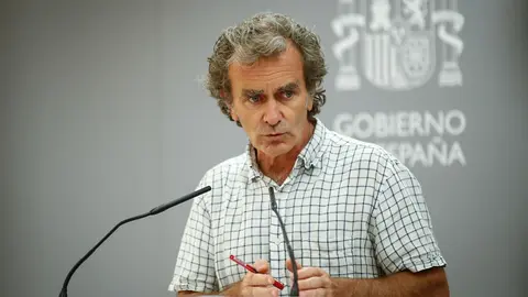 El director del Centro de Coordinaci&oacute;n de Alertas y Emergencias Sanitarias, Fernando Sim&oacute;n, ofrece una rueda de prensa donde ha informado de 2.935 nuevos casos de COVID-19, un considerable avance en comparaci&oacute;n con los 1.690 de ayer, en la Sede del Minist