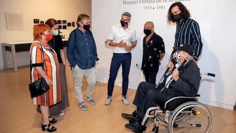 El vicepresidente y consejero de Universidades, Igualdad, Cultura y Deporte, Pablo Zuloaga, inaugura la exposici&oacute;n sobre Pereda de la Reguera en la Biblioteca Central