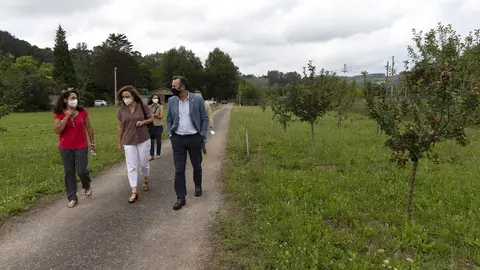 El consejero de Desarrollo Rural, Ganader&iacute;a, Pesca, Alimentaci&oacute;n y Medio Ambiente, Guillermo Blanco, visita el vivero forestal del Gobierno de Cantabria en Villapresente