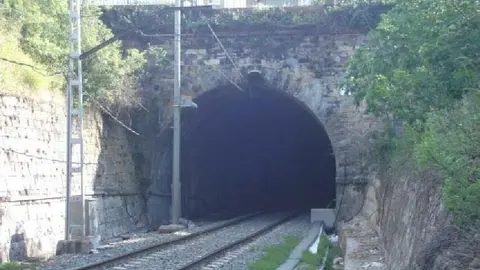 T&uacute;nel ferroviario