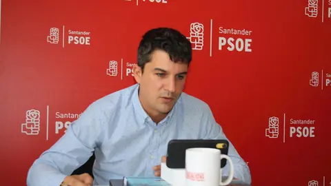 El portavoz del PSOE en el Ayuntamiento de Santander, Daniel Fern&aacute;ndez