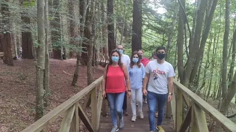 Dirigentes de Cs en Bosque Secuoyas de Cabez&oacute;n de la Sal