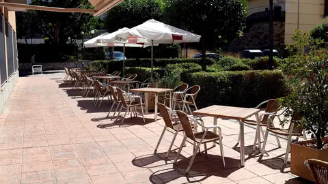 Terraza vac&iacute;a el pasado 6 de julio en Madrid