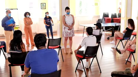 La alcaldesa de Santander y el concejal de Servicios Sociales visitan el centro de menores Carolina L&oacute;pez D&oacute;riga