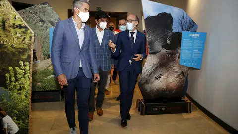 11:00 Horas. Mupac  El Vicepresidente Y Consejero De Universidades, Igualdad, Cultura Y Deporte, Pablo Zuloaga, Acompa&ntilde;ado Del Consejero De Cultura De Castilla Y Le&oacute;n, Javier Ortega, Inauguran La Exposici&oacute;n La Estaci&oacute;n De Arte Paleol&iacute;tico De Vale Do C&ocirc;a-