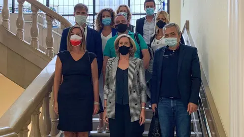 Consejera de Econom&iacute;a con secretaria de Estado de Econom&iacute;a, l&iacute;deres sindicales, delegada del Gobierno y representantes del PSOE c&aacute;ntabro en Madrid