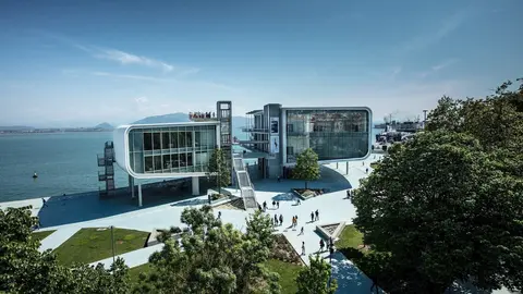 Centro Bot&iacute;n, en primer l&iacute;nea en la bah&iacute;a de Santander 