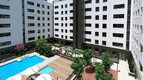 Bloques de viviendas con piscina