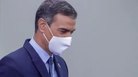 El presidente del Gobierno, Pedro S&aacute;nchez, a su llegada para ofrecer una rueda de prensa al t&eacute;rmino de la primera reuni&oacute;n del Consejo de Ministros en Moncloa tras el periodo estival en la que informa sobre la actualidad del Covid-19 en Espa&ntilde;a