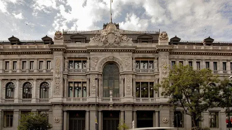 Fachada del edificio del Banco de Espa&ntilde;a situada en la confluencia del Paseo del Prado y la madrile&ntilde;a calle de Alcal&aacute;.