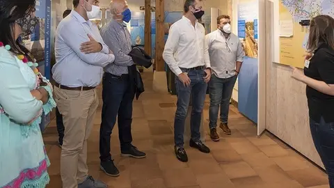 11:00 horas. Fontibre, Campoo de Suso
El consejero de Desarrollo Rural, Ganader&iacute;a, Pesca, Alimentaci&oacute;n y Medio Ambiente, Guillermo Blanco, visita el Centro de Visitantes del r&iacute;o Ebro. 
