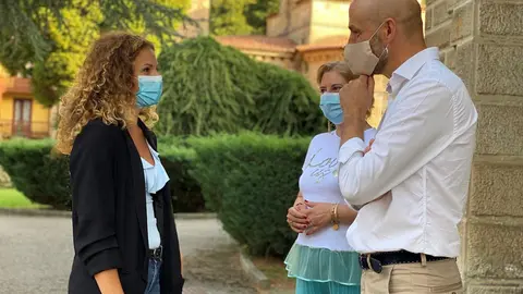 Delegada del Gobierno, Ainoa Qui&ntilde;ones, y alcalde de Puente Viesgo, &Oacute;scar Villegas