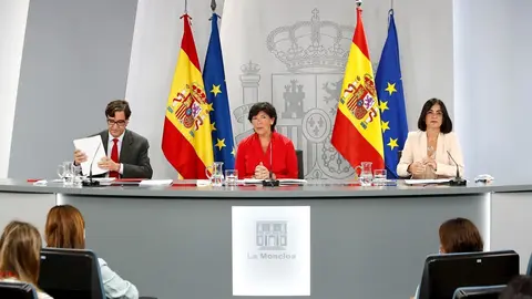 El ministro de Sanidad, Salvador Illa, la ministra de Educaci&oacute;n y Formaci&oacute;n Profesional, Isabel Cela&aacute; y la ministra de Pol&iacute;tica Territorial y Funci&oacute;n P&uacute;blica, Carolina Darias. En Madrid, (Espa&ntilde;a), a 27 de agosto de 2020.
