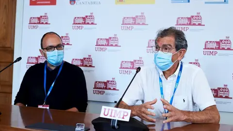 El presidente de la Asociaci&oacute;n Espa&ntilde;ola de Neuropsiquiatr&iacute;a, Mikel Mun&aacute;rriz, y el profesor titular de Historia de la Ciencia en la Universitat de Valencia, Enrique Novella