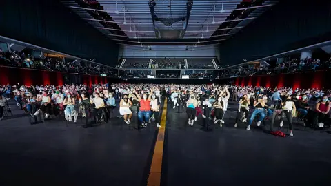 Asistentes al concierto de Lola &Iacute;ndigo en el pabell&oacute;n Navarra Arena este fin de semana