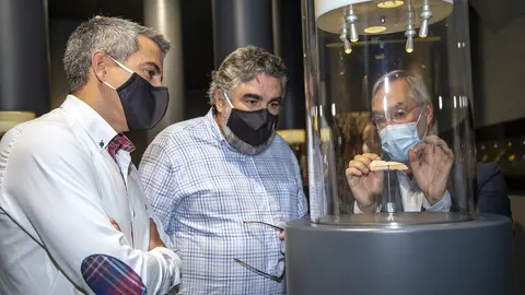 Zuloaga con el ministro de Cultura en el MUPAC