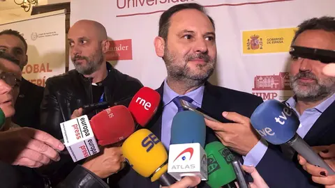 El ministro de Fomento, Jos&eacute; Luis &Aacute;balos, en la UIMP