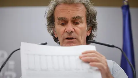 El director del Centro de Coordinaci&oacute;n de Alertas y Emergencias Sanitarias, Fernando Sim&oacute;n, informa en rueda de prensa de la evoluci&oacute;n de la COVID-19 en la Sede del Ministerio de Sanidad, en Madrid