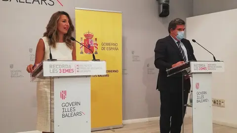La ministra de Trabajo y Econom&iacute;a Social, Yolanda D&iacute;az, y el ministro de Inclusi&oacute;n, Seguridad Social y Migraciones, Jos&eacute; Luis Escriv&aacute;.