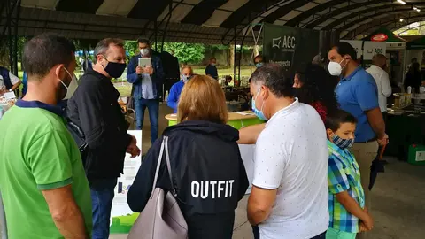 El consejero de Desarrollo Rural, Ganader&iacute;a, Pesca, Alimentaci&oacute;n y Medio Ambiente, Guillermo Blanco, ha visitado este s&aacute;bado la feria 'Ruralia' en Cabez&oacute;n de la Sal