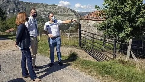 12:30.- Ayuntamiento de Ruesga
El consejero de Desarrollo Rural, Ganader&iacute;a, Pesca, Alimentaci&oacute;n y Medio Ambiente, Guillermo Blanco, visita las actuaciones ejecutadas por su departamento en este municipio.