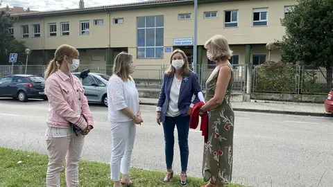La consejera de Educaci&oacute;n, Marina Lomb&oacute;, acude al CEIP Elena Quiroga para valorar el inicio del curso escolar