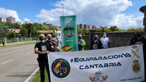 Concentraci&oacute;n en apoyo a los agentes heridos en el Campo de Gibraltar