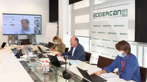 El director de SODERCAN, Javier Carri&oacute;n, en la videoconferencia