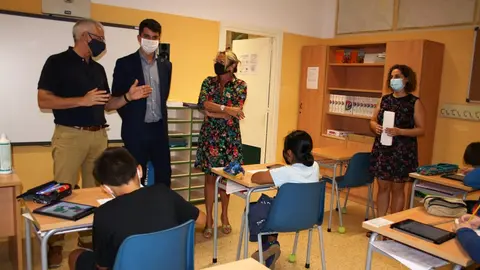 Daniel Fern&aacute;ndez visita el CEIP Mar&iacute;a Sanz de Sautuola,