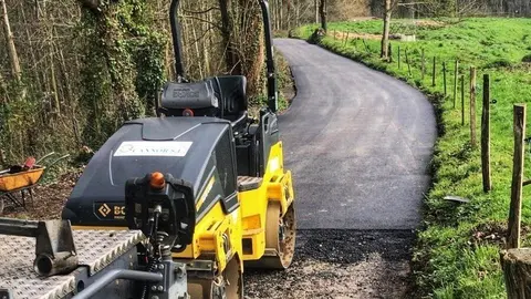 Hazas de Cesto.- Comienza el asfaltado del camino de La Revilla a Brezales