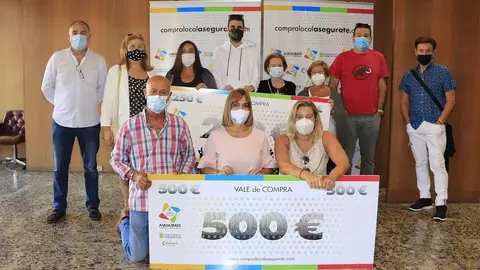 Entrega cheques vales de compra