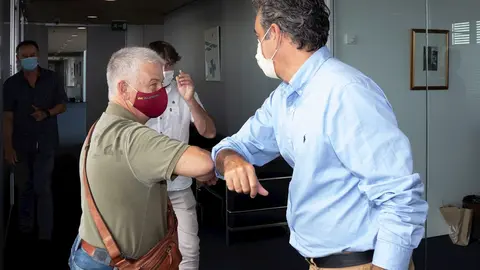 El consejero, Francisco Mart&iacute;n, recibe al alcalde de Villaescusa