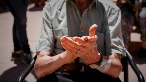 Un residente de una residencia de mayores de la Comunidad de Madrid.