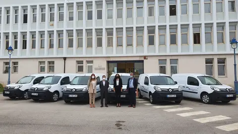 Nuevas furgonetas el&eacute;ctricas del puerto de Santander