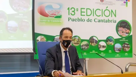 El consejero de Obras P&uacute;blicas, Jos&eacute; Luis Gochicoa, en su primera comparecencia p&uacute;blica tras sufrir el accidente