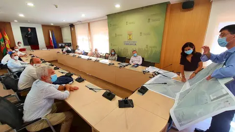 Reuni&oacute;n sobre el proyecto de la carretera Viveda-Barreda