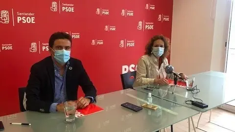 El diputado del PSOE por Cantabria, Pedro Casares, y la senadora socialista, Isabel Fern&aacute;ndez