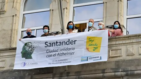 Banderola en el Ayuntamiento de Santander por el D&iacute;a Mundial del Alzheimer