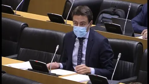 El diputado del PSOE por Cantabria, Pedro Casares, en la comisi&oacute;n del Congreso