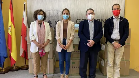 Delegaci&oacute;n Gobierno entrega mascarillas a Cruz Roja