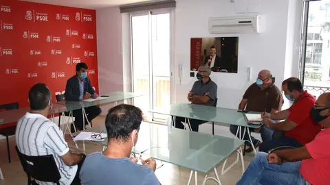 Daniel Fern&aacute;ndez con trabajadores del servicio de limpieza viaria