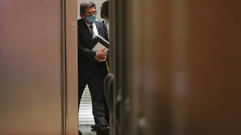 El ministro de Inclusi&oacute;n, Seguridad Social y Migraciones, Jos&eacute; Luis Escriv&aacute;, a su llegada a la Comisi&oacute;n de Seguimiento y Evaluaci&oacute;n de los Acuerdos del Pacto de Toledo en el Congreso de los Diputados. 
