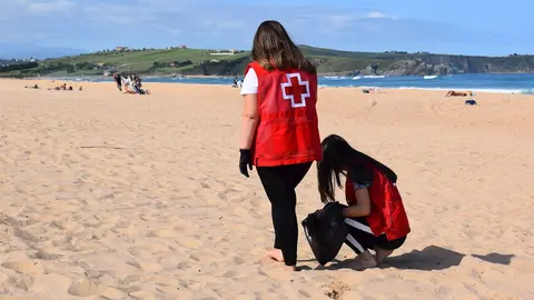 Pi&eacute;lagos se suma al reto de combatir la 'basuraleza' con una limpieza en Valdearenas 