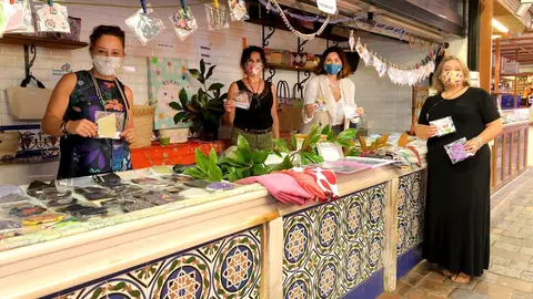 Puesto venta de mascarillas en Mercado de la Esperanza