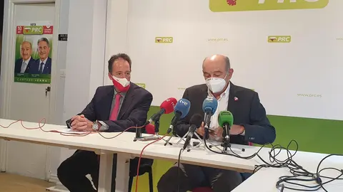 El consejero Jos&eacute; Luis Gochicoa y el consejero Jos&eacute; Mar&iacute;a Maz&oacute;n