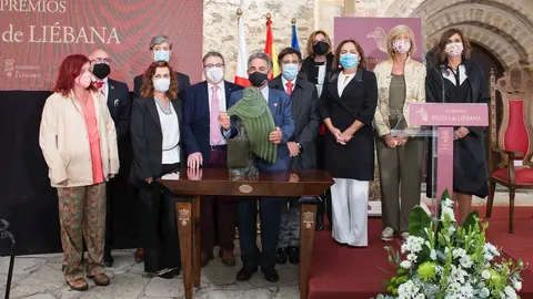 El presidente de Cantabria, Miguel &Aacute;ngel Revilla, consejeros y otros asistentes al Premio Beato de LI&eacute;bana