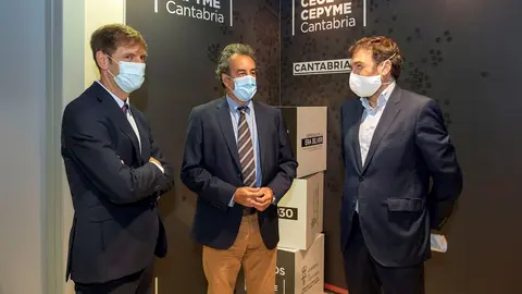 El consejero de Innovaci&oacute;n, Industria, Transporte y Comercio, Francisco Mart&iacute;n, inaugura el encuentro empresarial &lsquo;El futuro del autom&oacute;vil&rsquo;.