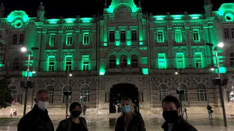 El Ayuntamiento de Santander se ilumina de verde por el D&iacute;a del Farmac&eacute;utico