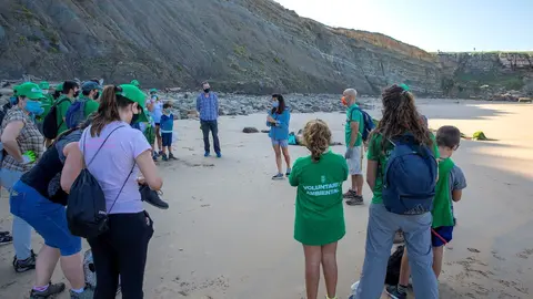 Jornada de voluntariado en la playa de Los Caballos